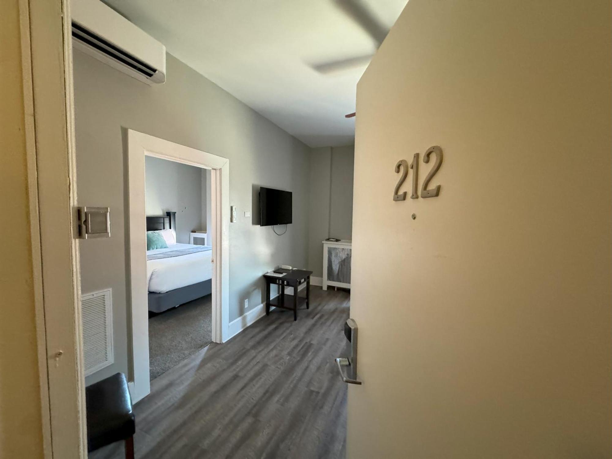The Continental Hotel Centerville エクステリア 写真
