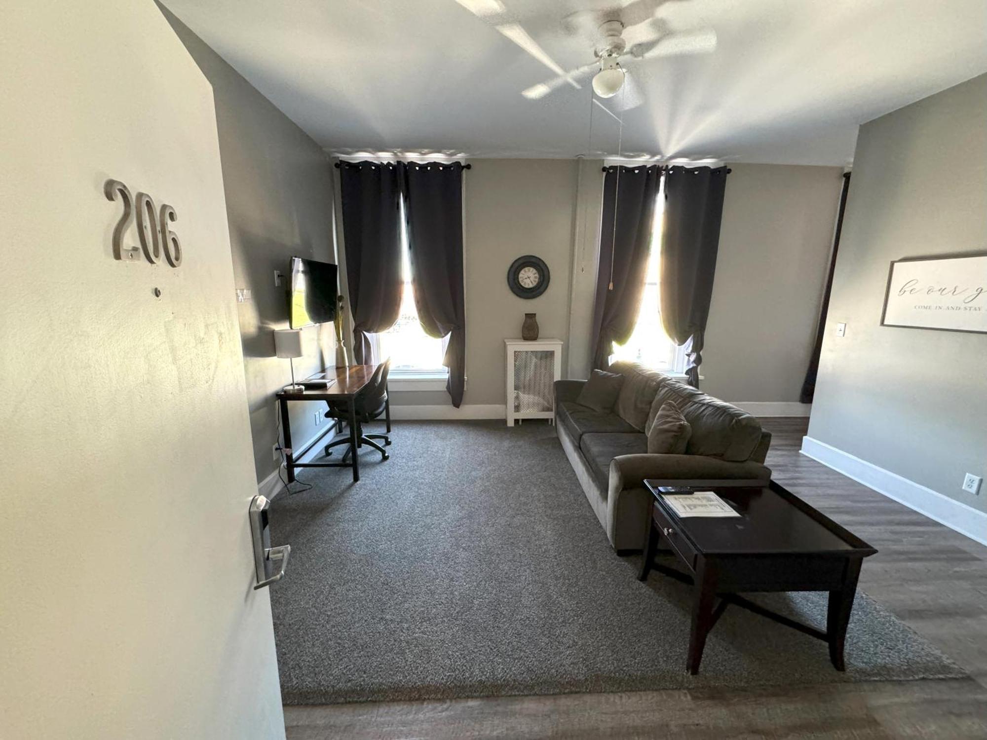 The Continental Hotel Centerville エクステリア 写真